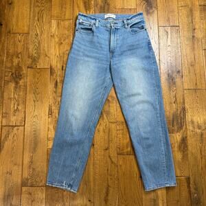Abercrombie & Fitch The Mom High Rise Medium Wash Denim Jeans Women Sz 28/6